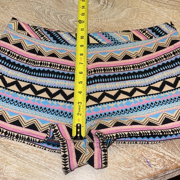 ,🌸Fashion on Earth Aztec Shorts Large - Picture 7 of 7
